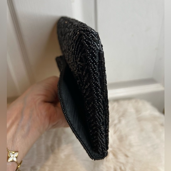 LA REGALE BEADED INTRICATE PATTERN ENVELOPE CLUTCH STYLE BAG